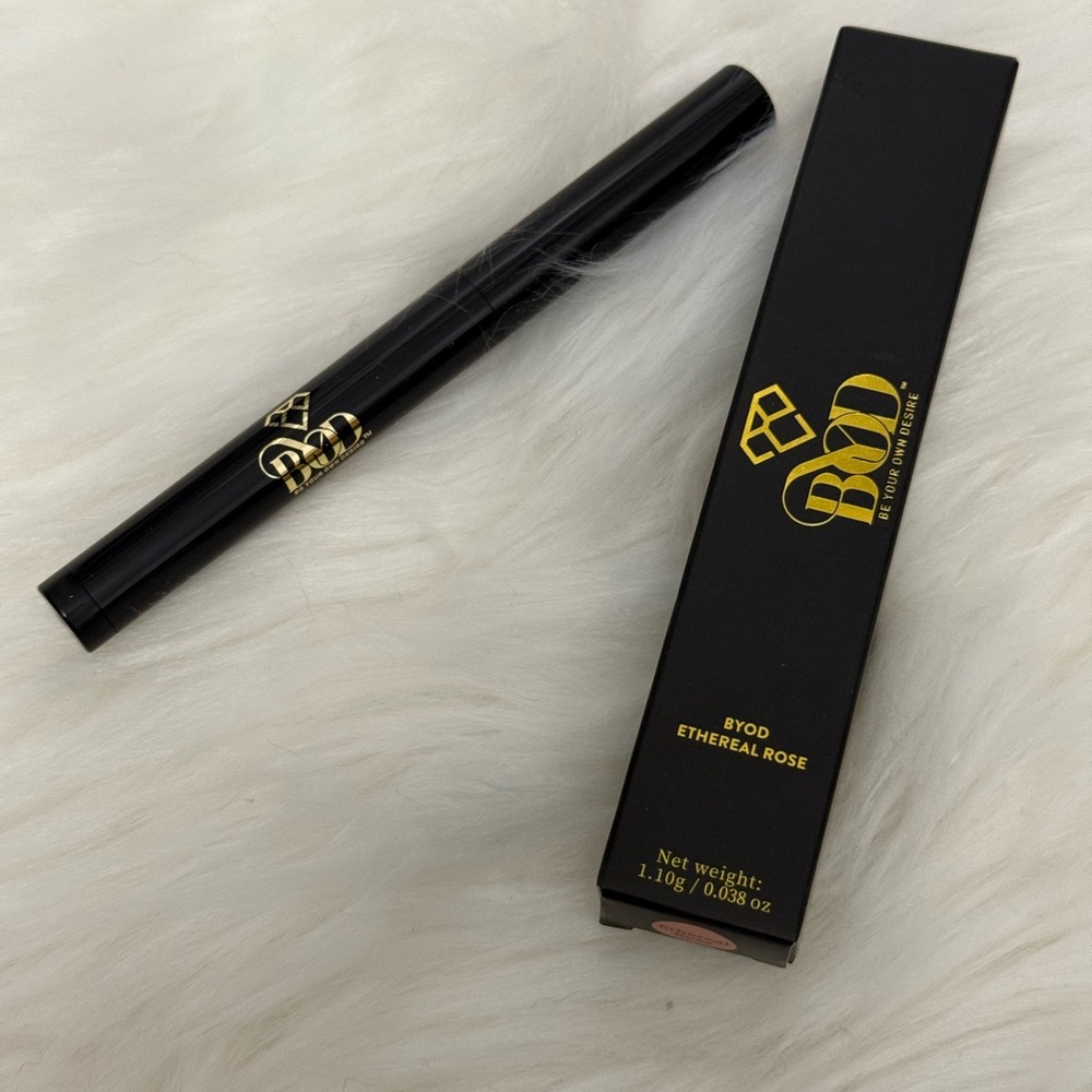 Ethereal Rose Eyeshadow Stick - Black